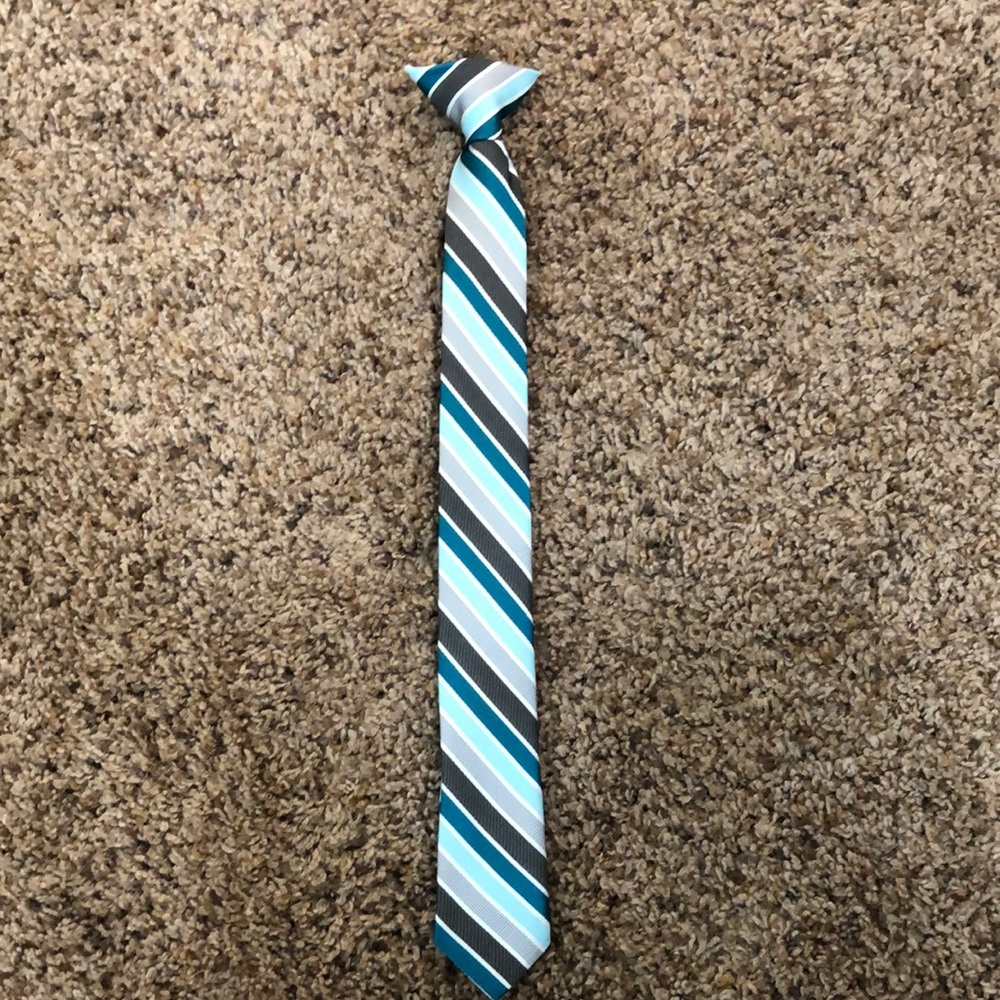 Teal tie, go on a size 10/12 shirt